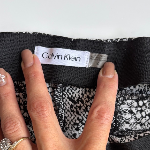 Calvin Klein Black and White Stretch Snakeskin Animal Print Pants size Medium - Picture 6 of 8